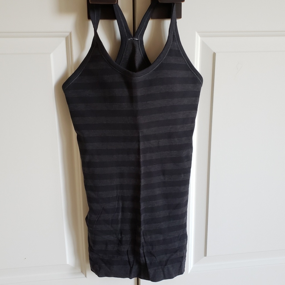 NWOT Lululemon tank-top with built in padding